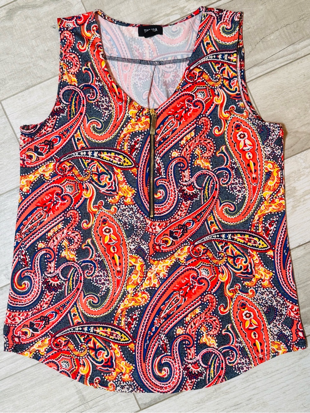 Tacera Red Paisley Zip-Front Sleeveless Tank - Small